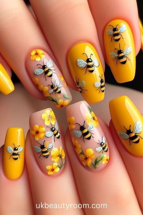 Bumble Bee Nails, Bee Nails, Kutek Disney, Yellow Nail Art, Tattoo Henna, Green Nail Designs, Floral Nail Designs, Nail Design Inspiration, Trendy Nail Design