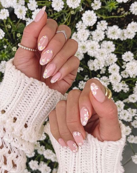 Spring Acrylic Nails, Minimal Nails, Classy Acrylic Nails, Almond Acrylic Nails, Neutral Nails, Nail Art Ideas, Minimalist Nails, Classy Nails, Pretty Acrylic Nails