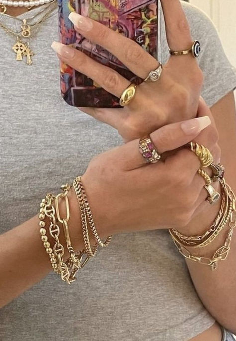 Chunky Gold Jewelry, Dogeared Jewelry, Dope Jewelry Accessories, Dr Shoes, Gold Girl, Gold Armband, Jewelry Accessories Ideas, Dope Jewelry, Chunky Jewelry