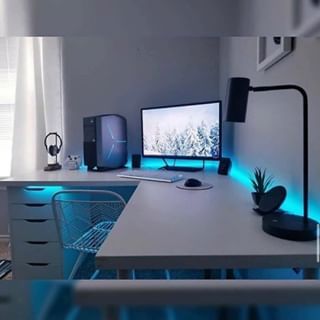 SPACEBOUND SETUPS + TECH (@spacebound.setups) • Instagram photos and videos Gaming Setup Bedroom, Gaming Desk Setup, Computer Gaming Room, Desk Diy, Computer Desk Setup, Video Game Rooms, Blue Lighting, Bedroom Setup, Computer Room