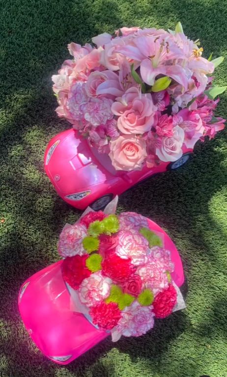 Barbie Car Centerpiece, Barbie Table Centerpiece, Barbie Bingo, Diy Barbie Party, Barbie Party Theme, Barbie Flowers, Barbie Centerpieces, Valentines Theme Party, Car Centerpieces