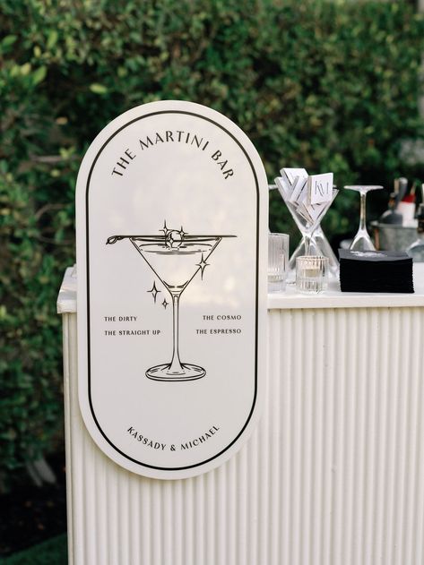 A tini for two please 🍸 When your clients have a dedicated martini bar at their Palm Springs wedding day! Photo:… | Instagram Drink Bar At Wedding, Wedding Bar Inspiration, Martini Balloon Arch, Wedding Martini Bar, Wedding Station Ideas, Cake Bar Wedding, Martini Bar Party Ideas, Martini Bar Wedding, Martini Station