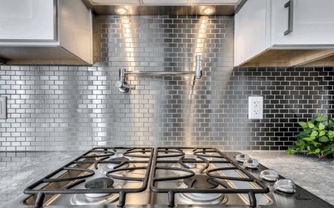 Brown Kitchen Tiles, Stainless Steel Tile Backsplash, Metal Backsplash Kitchen, Contemporary Kitchen Backsplash, All Black Kitchen, Metal Tile Backsplash, Backsplash Tile Design, Metal Mosaic, Stainless Steel Backsplash