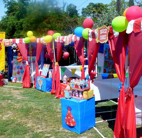 Carnival Birthday Party. Booths are made of PVC piping. Diy Carnival Games, Carnival Booths, Theme Carnaval, Pvc Frame, Fall Carnival, Diy Carnival, Circus Carnival Party, Spring Carnival, Kids Carnival