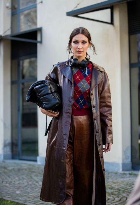 From the moto jacket to the leather trench, here are the chicest ways to style a leather jacket for the upcoming season. #leatherjacket #motojacket #jacket #fallfashion #howtowear #howtostyle #htsac #fashion #style #bellahadid #veryTandC Bella Hadid 2020, Bella Hadid Pictures, Bella Hadid Photos, Bella Hadid Street Style, Leather Trench, Leather Trench Coat, Bella Hadid, How To Style, Leather Coat