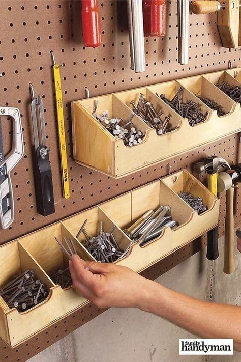 Garage Kasten, Arbejdsplads Garage, Garage Organization Ideas, Workshop Diy, Garage Organization Tips, Garage Organisation, Storage Shed Organization, Garage Workshop Organization, Garage Tool Organization