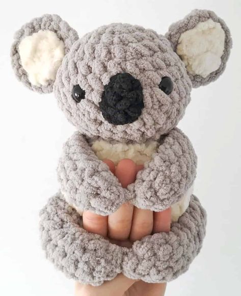 Koala Crochet, Easy Crochet Animals, Crochet Animal Amigurumi, Confection Au Crochet, Plushie Patterns, Crochet Animals Free Patterns, Haken Baby, Crochet Simple, Fun Crochet Projects