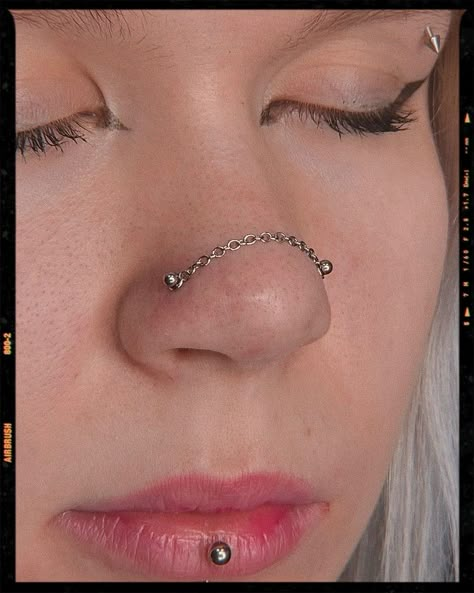 Double Nose Piercing Two Nose Piercings, Nose Bridge Piercing, Piercing Facial, Nasallang Piercing, Double Nostril Piercing, Nose Chain, Double Nose Piercing, Cute Nose Piercings, Ear Piercings Chart