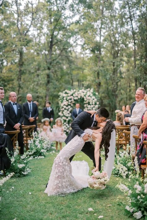 White Sparrow Barn, Wedding Ceremony Pictures, Wedding Photo List, White Sparrow, Wedding Portrait Poses, Bride Groom Photos, Wedding Ceremony Photos, Wedding Picture Poses, Wedding Kiss