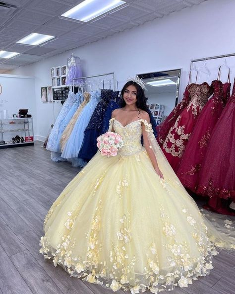 Quinceanera Dresses Light Yellow, Quince Yellow Dresses, Pastel Yellow Quince Dress, Light Yellow Quince Dress, Yellow 15 Dresses Quinceanera, Pastel Yellow Quinceanera Dress, Quince Dresses Yellow, Yellow Quinceanera Theme, Belle Quinceanera Dress