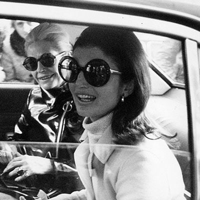 Get the Jackie Kennedy look from the 60's and 70's to block the haters. Learn about other sunglasses styles in different decades in our recent blog post.  #Sunglasses #Fashion #Style #Vintage #Round #Oversized #JackieKennedy #Women Tumblr, 70s Accessories, Nyc Park, Jackie O, Jane Fonda, Fashion Books, Round Sunglass Women, Sunglasses Vintage, First Lady