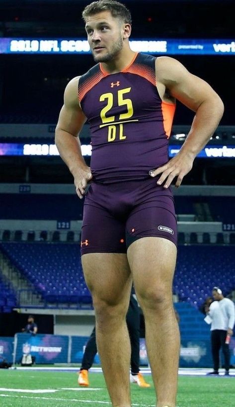 Hot Rugby Players, Rugby Boys, Nick Bosa, Cute Football Players, Hunks Men, Football Pants, Lycra Men, Rugby Men, Beefy Men