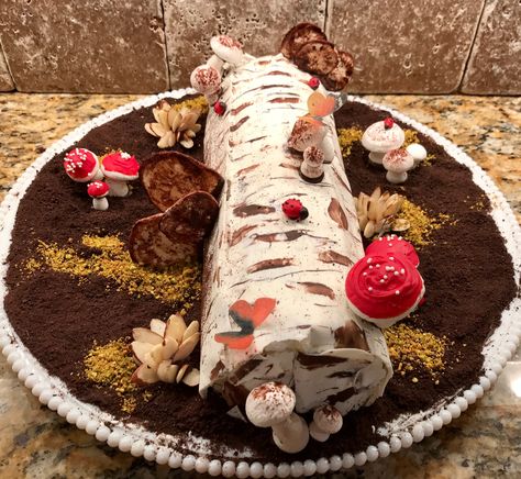 Birch Tree Yule Log Birch Yule Log, Campfire Cake, Yule Log Cake, Cake Roll Recipes, Log Cake, Yule Log, Christmas Sweets, Roll Cake, Christmas Party Food