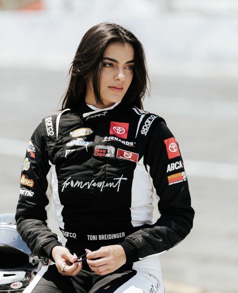 F1 Drivers, Female Race Car Driver, Female Racers, Race Outfit, Arm Stretches, Go Kart Racing, Kart Racing, Racing Suit, Car And Driver