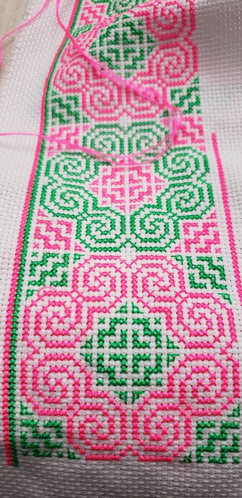 Hmong Cross Stitch Designs, Hmong Sewing Pattern, Hmong Paj Ntaub, Hmong Design Pattern, Paj Ntaub Pattern, Hmong Cross Stitch, Hmong Embroidery Patterns, Hmong Cross Stitch Pattern, Hmong Paj Ntaub Pattern