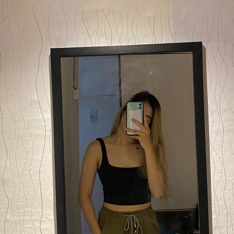 Sando Croptop Outfit, Black Sando, Sando Croptop, Crop Top Outfits, Top Crop, Outfit Ideas, Crop Top, Mirror Selfie, Top Outfits