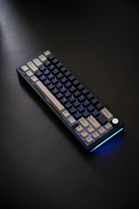 【Aluminium Gasket Mounted Mechanical Keyboard 】The YUNZII AL66 is a custom wireless mechanical keyboard that has 66 keys and 1 knob.With aluminum CNC machined body and gasket mount structure, the AL66 gaming keyboard is designed for premium typing comfort and top quality. The CNC aluminum keyboard takes Anodic Oxidation that can make the keyboard durable and corrosion-resistant,providing a better typing. Diy Mechanical Keyboard, Rgb Keyboard, Pc Components, Video Games Pc, Gaming Keyboard, Video Game Room, Bluetooth Keyboard, Mechanical Keyboard, Pc Cases