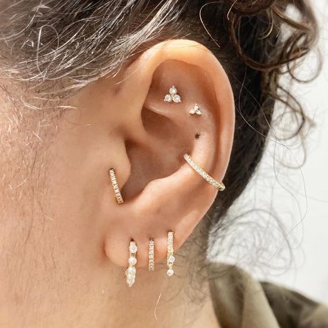 Constellation Piercings, Flat Piercing, Pretty Piercings, Ear Curation, Gold Ear Jacket, Piercing Inspiration, Conch Jewelry, Piercings Earrings, Earrings Piercings