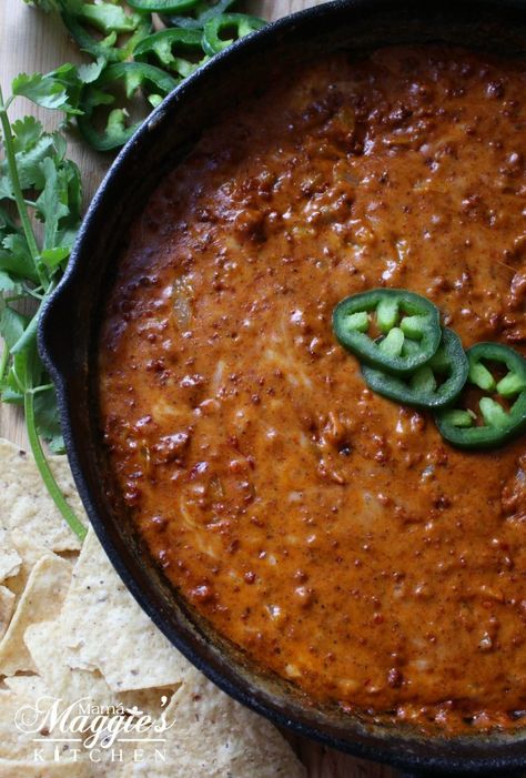 Queso Fundido with Chorizo topped with jalapeno slices and surrounded by cilantro and tortilla chips Chorizo Cheese Dip, Mexican Fideo, Mexican Flan Recipe, Chorizo Gravy, Chorizo Recipes Appetizers, Queso Fundido With Chorizo, Fideo Seco, Mexican Flan, Dip Video