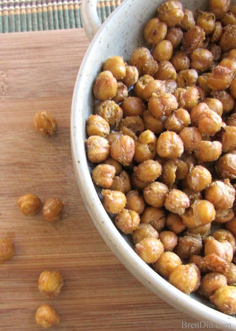 Pinning to try later! Crispy Roasted Garbanzo Beans Recipe - Easy healthy snack idea. High protein. Great on salad and soup. Crunchy snack. Savory snack. Spicy Garbanzo Beans, Cooking Dry Garbanzo Beans, Snack Savory, Crunchy Garbanzo Beans Oven, Garbonzo Bean Salad, Roasted Garbanzo Beans, Garbanzo Bean Recipes, Cooking Garbanzo Beans, Cooking Trout