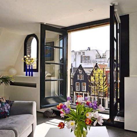 Living room / ACH200 - from Inside Amsterdam Canal Houses Dutch Living Room, Amsterdam Living Room Inspiration, Dutch Apartment, Amsterdam Bedroom, Amsterdam Townhouse Interior, Netherlands House Interior, Amsterdam Interior Design, Amsterdam Interior, Amsterdam Aesthetic Apartment