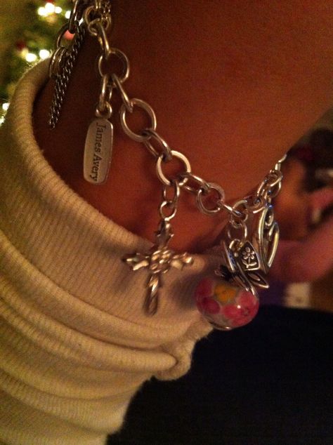 Jame Avery Charm Bracelet, Silver Charm Bracelet Aesthetic, James Avery Charm Bracelet Aesthetic, James Avery Aesthetic, James Avery Charm Bracelet Ideas, Dangly Bracelets, Charm Bracelet James Avery, Charm Bracelet Aesthetic, James Avery Charm