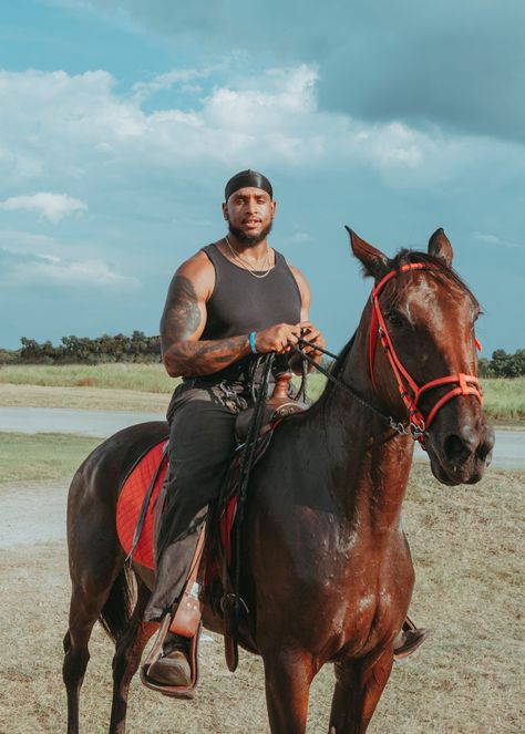 Animal Interactions, Woman Riding Horse, Man On Horse, Cowboy Aesthetic, Black Cowboys, Southern Culture, Black Cowgirl, Black Cowboy, Western Movie