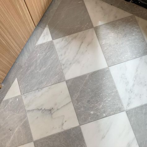 MAAYAN KESSLER DESIGN on Instagram: “Is there anything more timeless than a marble checkerboard floor? Every detail at our Summerhill project is making me swoon ✨✨✨” Checkerboard Floor Mudroom, Travertine Checkerboard Floor, Marble Tile Entryway, Floor Tile Design Entrance, Checker Bathroom Floor, Mudroom Tile Floor, White Kitchen Flooring, Checkerboard Bathroom Floor, Checkered Bathroom Floor