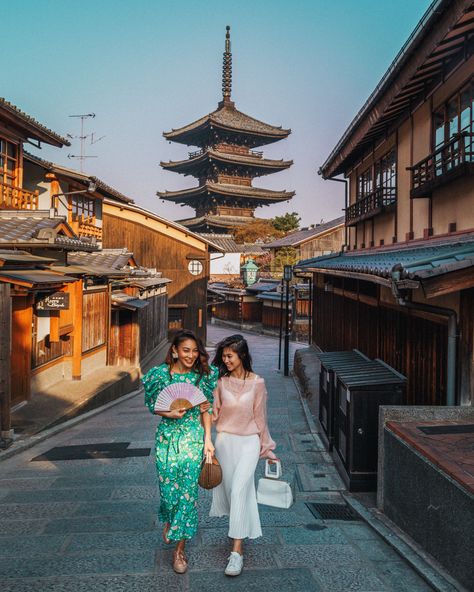 Instagrammable Spots in Japan - 7 Gorgeous Spots for Cherry Blossoms in Japan Japan Tourist Spots, Japan Clothes, Cherry Blossoms In Japan, Japan Photoshoot, Jessica Wang, Tea Ice Cream, Japan Outfits, Green Tea Ice Cream, Japan Cherry Blossom