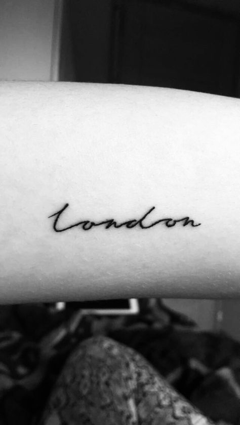 Simple London Tattoo, London Tatoos Ideas, London Tattoo Minimalist, London Marathon Tattoo, London Inspired Tattoo, British Tattoo Ideas, Europe Tattoo Ideas, London Tattoo Ideas, Tattoo Amigas