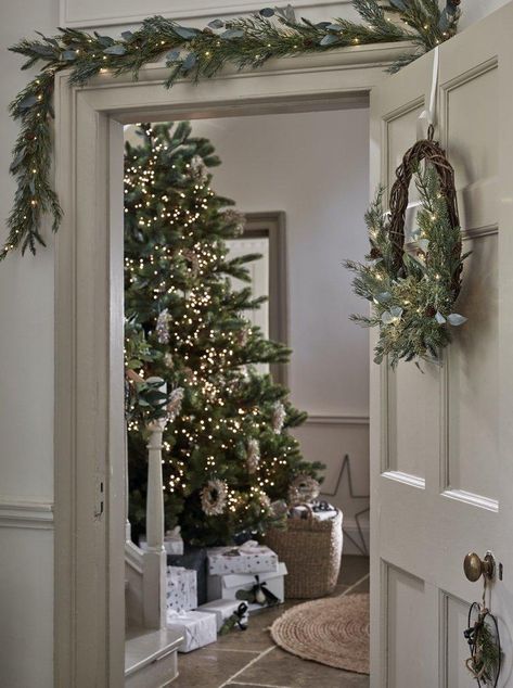 Christmas Wreaths & Garlands, Christmas Interiors, Christmas Inspo, White Company, The White Company, Christmas Mood, Decoration Christmas, Christmas Aesthetic, Christmas Deco