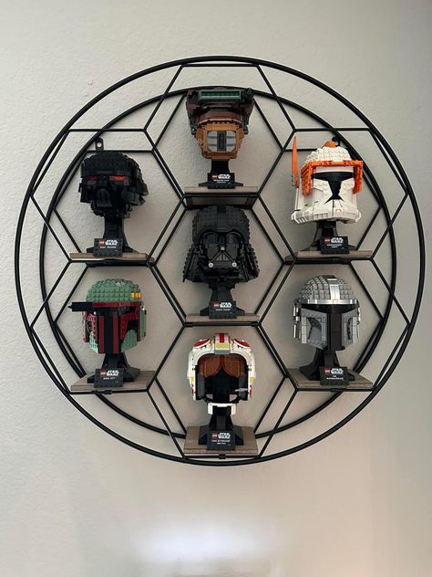 Lego Helmet Display, Star Wars House Decor, Mcm Apartment, Lego Display Ideas, Geek Room, Star Wars Helmet, Space Themed Bedroom, Reptile Room, Star Wars Room