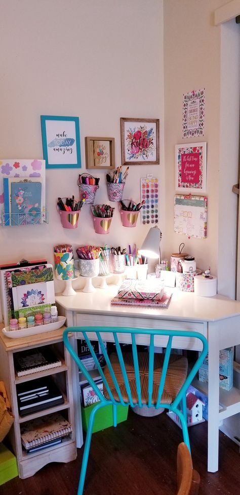 Art Corner Bedroom Kids Rooms, Kid Craft Area Art Corner, Corner Art Desk, Craft Corner In Bedroom, School Corner At Home, Craft Corner Ideas Small Spaces Bedroom, Kids Art Area Small Spaces, Art Corner Bedroom Small Spaces, Corner Craft Area