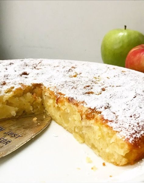 French Apple Cake – e2 bakes brooklyn Baking Apples, Apple Cake Recipe Easy, Easy Apple Cake, French Apple Cake, Apple Recipes Easy, Apple Cake Recipes, Pure Vanilla, A Piece Of Cake, Round Cake