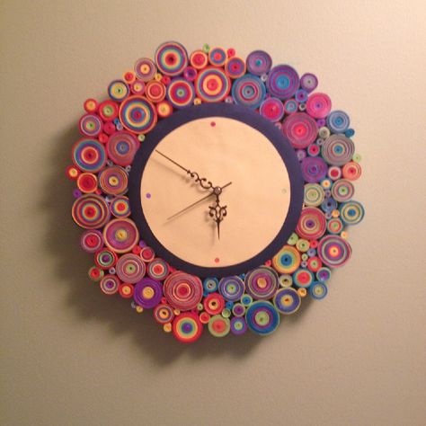 Quilling Clock, Quilling Flower Designs, Paper Quilling Tutorial, Paper Quilling Flowers, Auction Projects, Android Wallpaper Art, Newspaper Art, Quilling Tutorial, Wall Watch