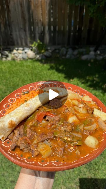 Belinda Gonzalez | Mexican Food on Instagram: "Let’s make bistec ranchero. This is a delicious and flavorful dish. Enjoy it with rice, beans, and a flour tortilla. 😋🥰  Recipe - 2-1/2 pounds beef skirt steak or ribeye  - 7 Roma tomatoes (roast 3) - 1 Serrano (roasted) - 5-6 large jalapeños, seeds removed (or replace with 3-4 Chile Anaheim) - 1 medium white onion, sliced - 4 garlic cloves, minced - 3 large russet potatoes, cubed  - 1 cup chicken broth - 1/4 teaspoon cumin seeds - 1 teaspoon Mexican oregano - Garlic salt - Pepper - chicken bouillon (optional)  Directions: 1.   - Season the skirt steak with garlic salt and pepper.  - Cook the steak in a pan until it is browned and all liquid has evaporated.  2.   - Roast 3 Roma tomatoes and 1 Serrano pepper.  - Add the roasted tomatoes and S Meals With Skirt Steak, Mexican Ribeye Steak, Steak Picado Recipe Mexican, Mexican Recipes With Steak, Steak Mexican Recipes, Mexican Bistec Recipe, Mexican Skirt Steak Recipes, Carne Ranchera Recipes, Steak Ranchero Mexican