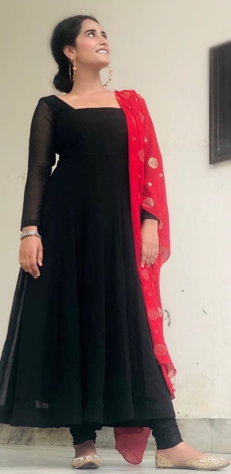 Black Simple Frock Suit Details: Frock: Plain Black Georgette Pajami: Black Liekra Dupatta: Red Chiffaun embroidery dupatta Price: Rs. 4000  For further inquiry contact through DM's Plain Saree Into Long Frock, Black Gorget Kurti Design, Plain Saree Long Frock Models, Plain Georgette Frock For Women, Gorget Kurta Design, Plain Black Anarkali Suits, Plain Black Dress Indian, Georgette Plain Long Frocks, Plain Black Frock Design