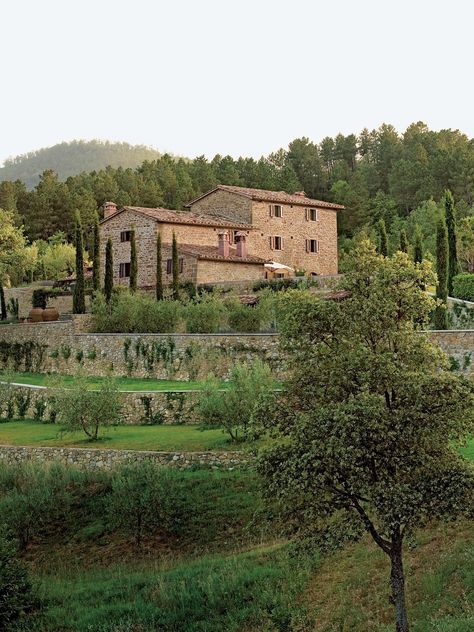 Architect Nicholas Risley Restores an Italian Farmhouse Italian Farm, Rustic Italian Home, Mediterranean Homes Exterior, Tuscan Farmhouse, Tuscan Towns, Tuscan Style Homes, Italian Farmhouse, Tuscan Design, Casa Country