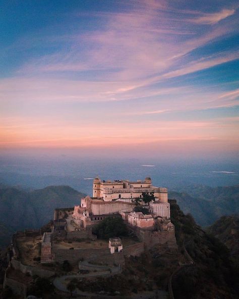 Kumbhalgarh Fort, Udaipur India, Long Walls, Great Wall Of China, Great Wall, Udaipur, Historical Architecture, Airplane View, Grand Canyon