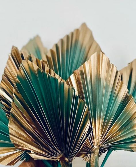 Dried Palm Frond Decor, Dried Palm Leaf Decor, Restaurant Table Decor, Palm Leaf Decor, Greenery Wall Decor, Small Flower Arrangements, Riding Quotes, Diy Boho Decor, Boho Leaves