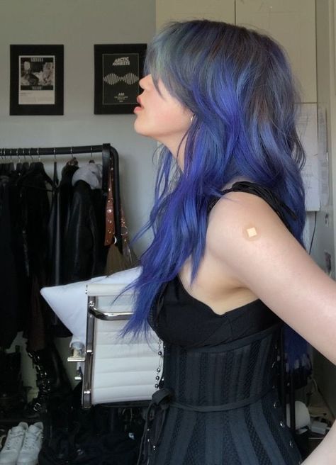 Dusty Blue Peekaboo Hair, Blonde Hair With Dark Blue Highlights, Dark Blue And Blonde Hair, Blonde Hair With Purple Highlights, Blonde Hair With Purple, Hair With Purple Highlights, Irl Icon, Hair With Purple, Blue Hair Aesthetic