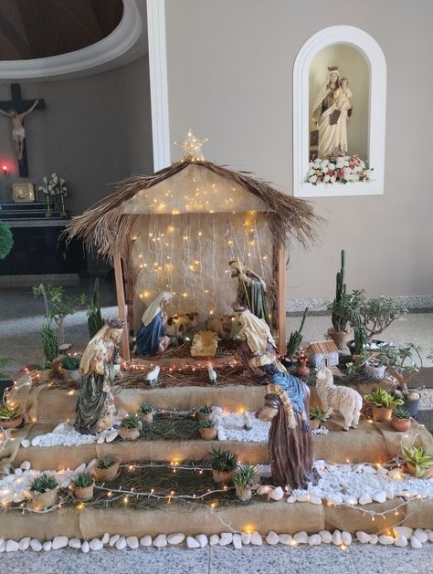 Diy Nativity Scene Display, Nativity Under Christmas Tree, Diy Nativity Scene Indoor, Nativity Crib Ideas, Crib Decoration Ideas Christmas, Navity Scene Ideas Diy, Crib For Christmas, Xmas Crib Ideas, Crib Ideas Christmas Diy