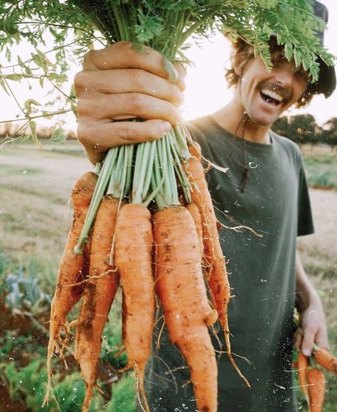 Farmer Life Aesthetic, Gardener Photoshoot, Farmers Market Photography, Organic Farming Photography, Permaculture Aesthetic, Farmer Boy Aesthetic, Outdoor Food Photography, Farmers Photography, Farmer Lifestyle