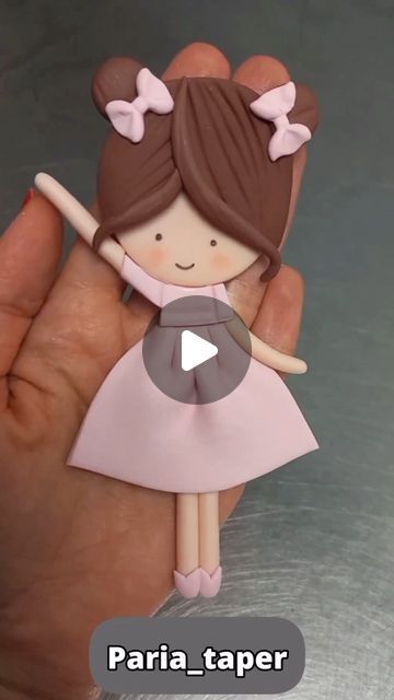 Fondant Cake Designs Ideas, Cake Fondant Decorating, Fondant Girl, Cake Decorating Books, Fondant Cakes Birthday, Fondant Flower Tutorial, Photo Cake Topper, Fondant Figures Tutorial, Fondant Cake Designs