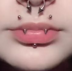 Angel Peircings, Angel Bites Jewelry, Vampire Peircings, Fang Percing, Mouth Piercings Aesthetic, Vertical Angel Bites Piercing, Fang Peircings, Mouth Persing, Vamp Piercing