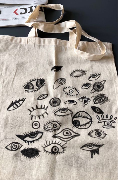 Things To Paint On Tote Bags, Drawing On Tote Bag, Painting Tote Bags, Handpainted Tote Bags, Painted Clothes Diy, Tods Bag, Painted Tote, Diy Tote Bag, 자수 디자인