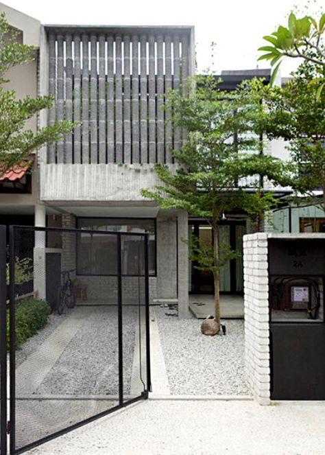 PROJECTS - SUBSOIL HOUSE :: STUDIO BIKIN | Architect, Kuala Lumpur, Malaysia Pagar Modern, Terrace House Design, Terrace House Exterior, Small House Exteriors, Eco House Design, Modern Fence Design, Home Architecture, Modern Fence, Tropical House