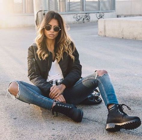 How Women Should Wear Timberland Boots 2023 Outfits Con Botas Timberland, Black Timberland Boots Outfit, Timberland Boots Women Outfit, Black Timbs, Timberland Outfits Women, Timbs Outfits, Timberland Boots Outfit Mens, Timberland Boots Black, Timberland Boots Outfit