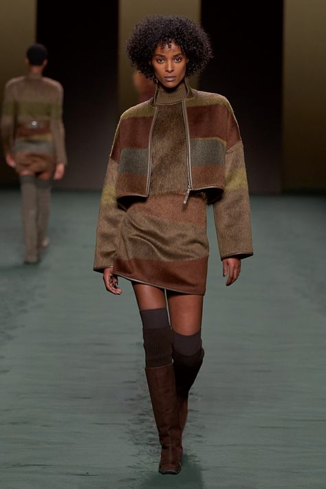 Hermes Clothes, Estilo Chic, Fall 2022, Fall Fashion Trends, Fashion Show Collection, Sewing Basics, London Fashion Week, Preppy Style, New York Fashion Week