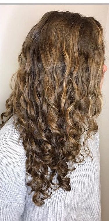 2c Hair, Natural Curly Hair Cuts, Highlights Curly Hair, Layered Curly Hair, Brown Curly Hair, Natural Wavy Hair, Medium Long Hair, Wavy Curly Hair, Hair Stylist Life